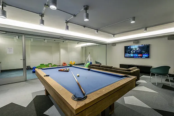 Rented by Bond New York | media 324