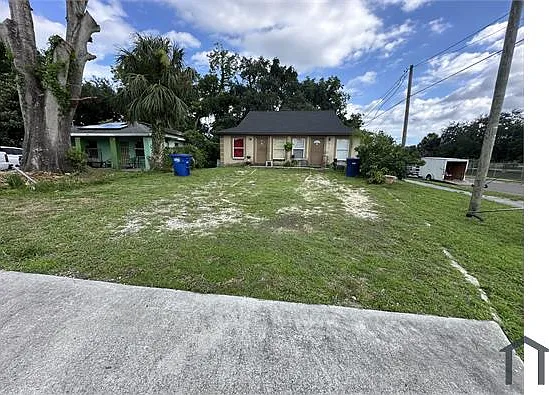 3 bed, 810 sqft, $2,299 — Photo 3