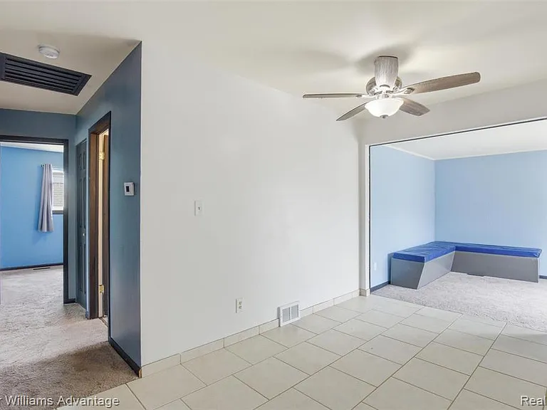 25506 Virginia Dr — Photo 16