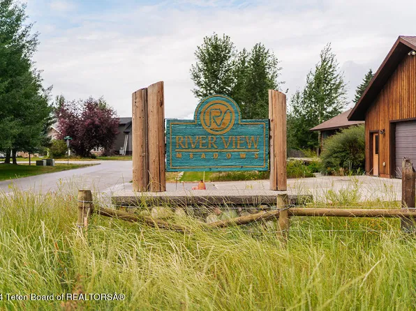 500 Snake River Dr #7, Alpine, WY 83128