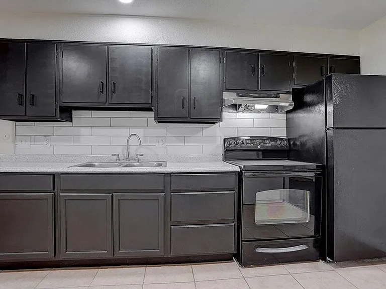 1 and 2 bed Apartments! Many with W/D in unit! Rent Specials! Call Today! Tour Today! — Photo 9