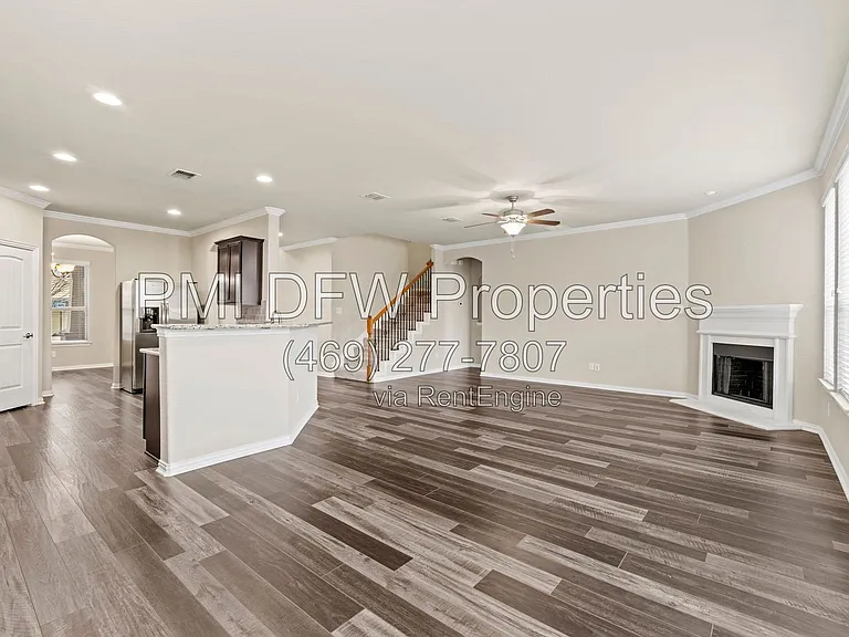 1624 Medina Ln — Photo 13