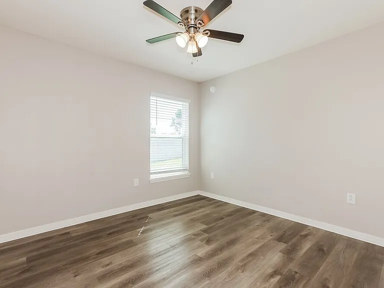 6784 Hanworth Ln — Photo 12