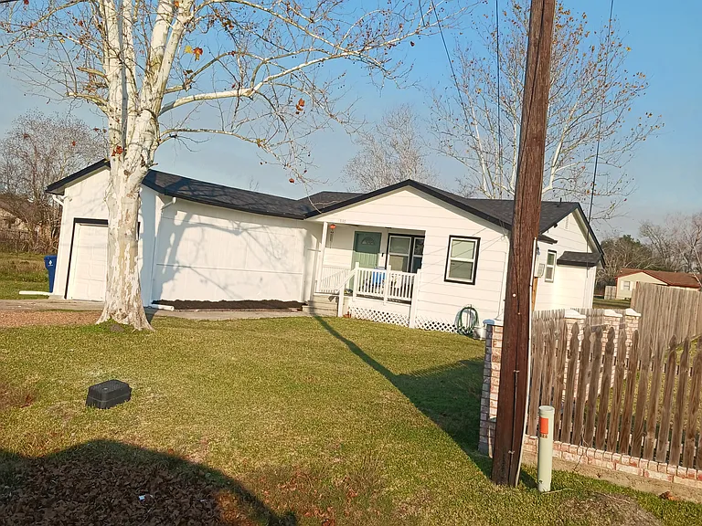 330 S Algeria St — Photo 13