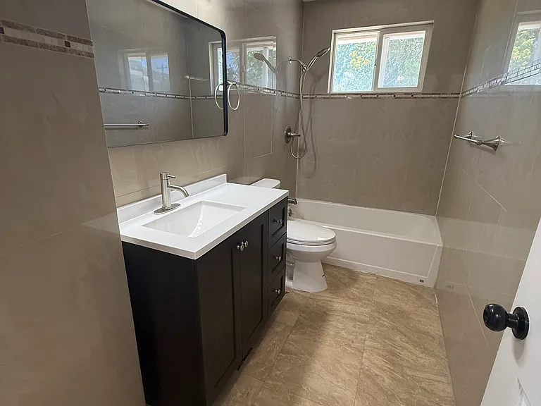 992 E Sunburn Ln — Photo 4
