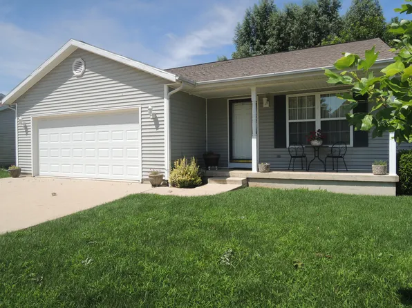 707 Pecan St, Greenville, IL 62246