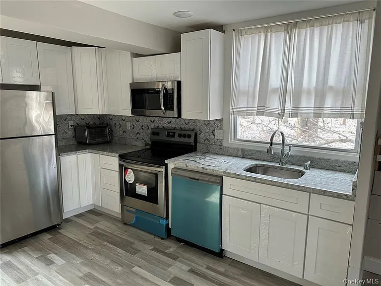 2 Hillside Rd — Photo 3