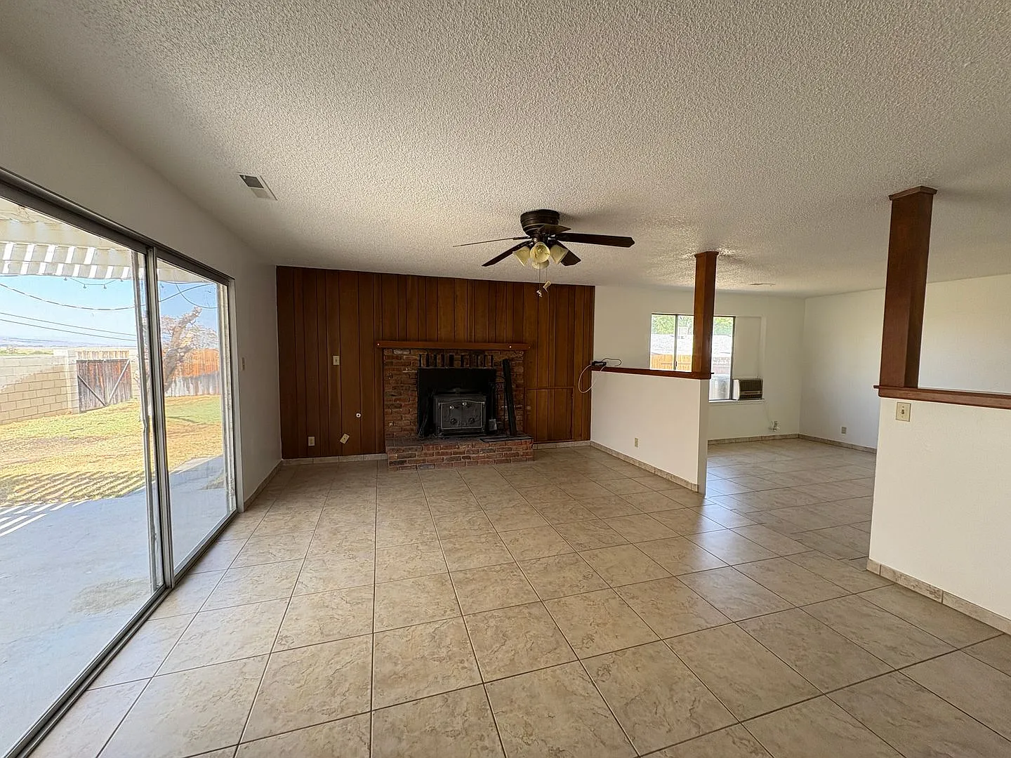 Home with Mountain Views — Photo 4