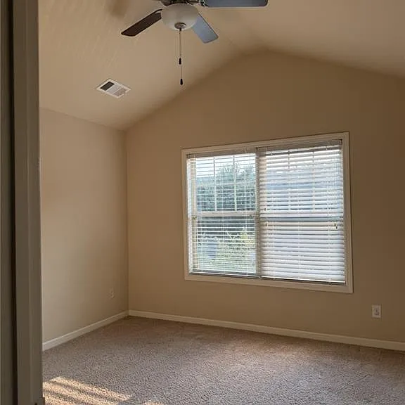 3160 Cross Creek Dr — Photo 2