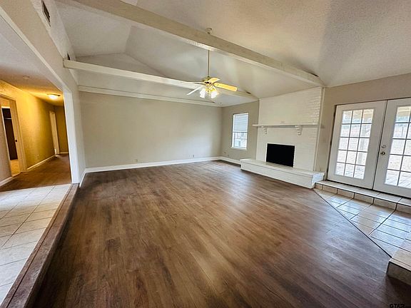 4th image of 211 Martha Dr