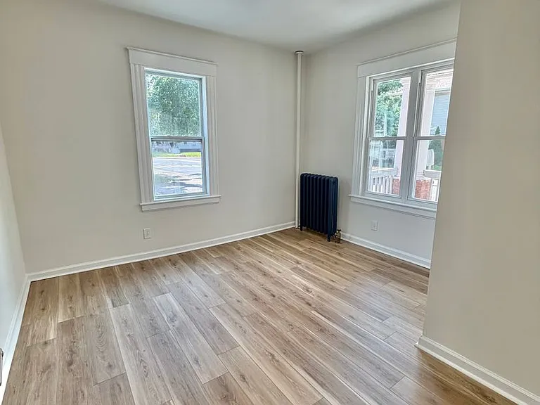 699 Stanley St — Photo 16
