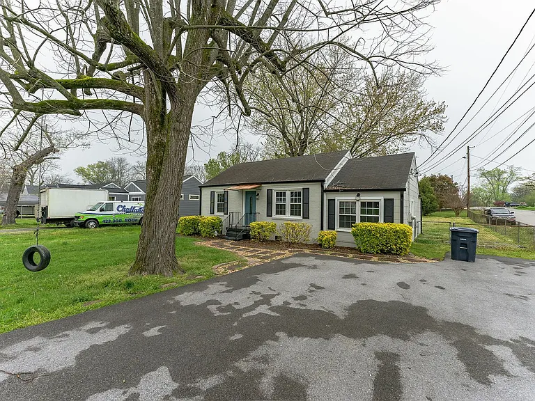 1314 Marlboro Ave — Photo 2