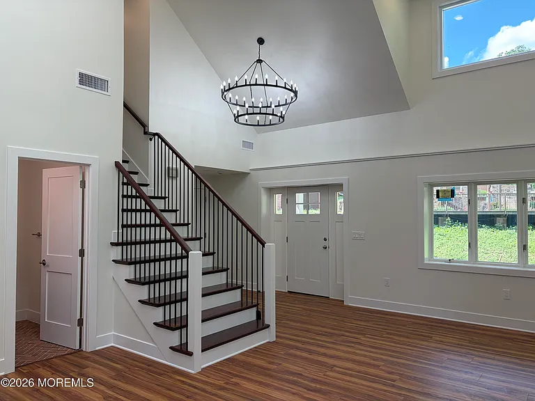 13 Martha Blvd — Photo 6