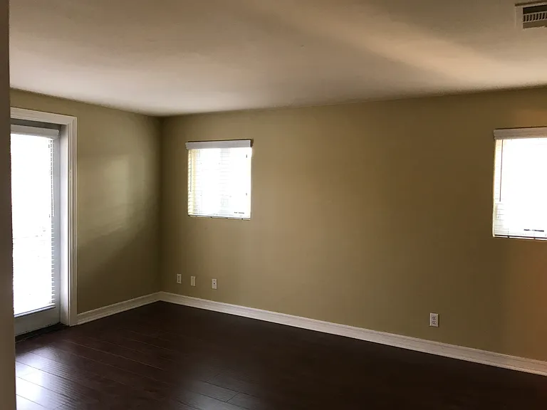 1334 S Grand Ave — Photo 11