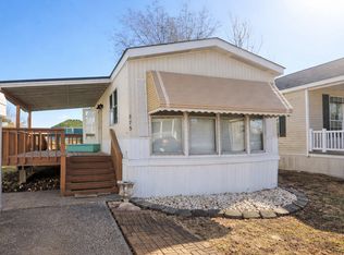 873 Victory Ln, Justice, IL