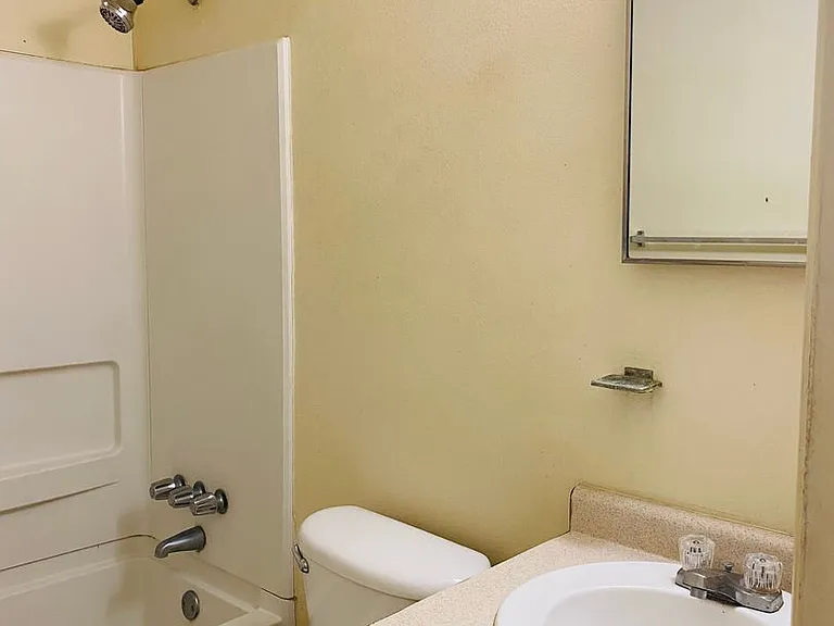 292 W Claiborne St — Photo 8