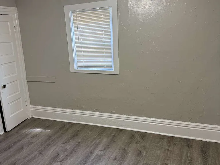549 W Maple St #UPPER — Photo 1