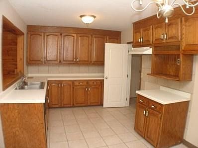 3rd image of 436 E Oxford St