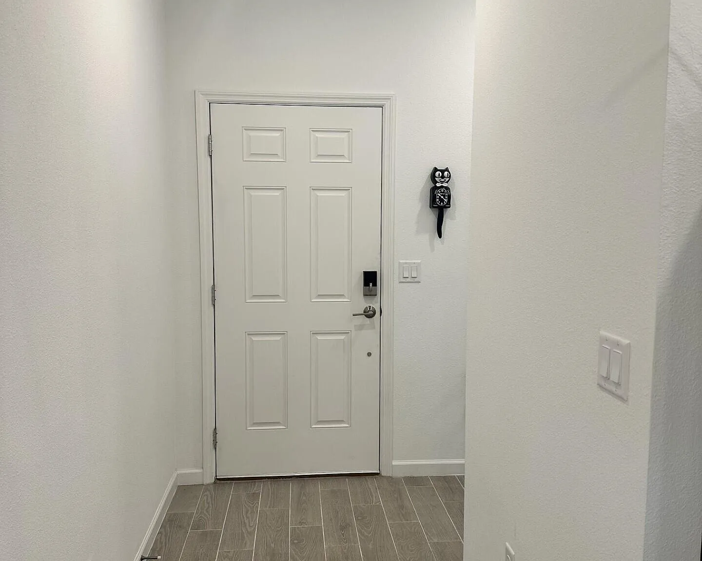 3 bed, 2.0 bath, 1884 sqft, $2,450 — Photo 3