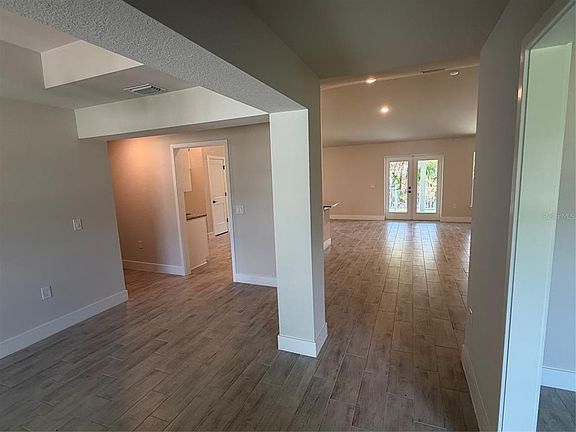 4th image of 17532 Robinson Ave