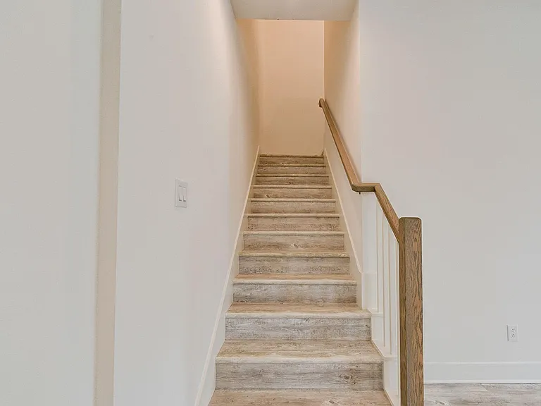 2705 Oakwood Crest Ln — Photo 35