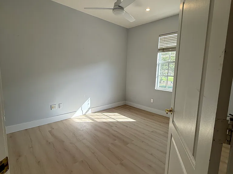 225 Murray Ct — Photo 18