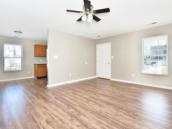 5th image of 413 Douglas Ave