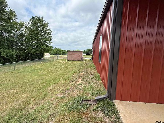 3rd image of 525 N Hill Rd