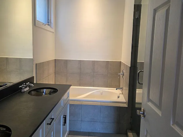 2647 W Haddon Ave #2 — Photo 7