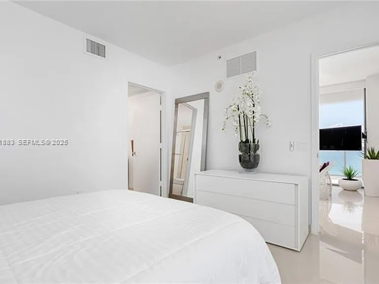 5875 Collins Avenue Cu #1202 — Photo 37