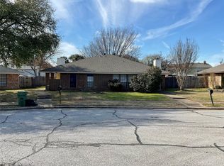 2808 Springhaven Ct, Bedford, TX 76021