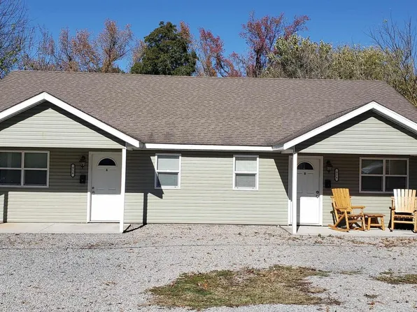 916 E College St, Marion, IL 62959