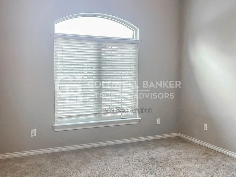11003 Granby Ave — Photo 13