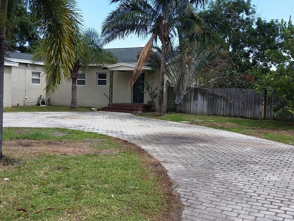 1st image of 2739 Oak Dr