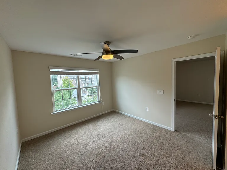 925 Lemster Ln — Photo 48
