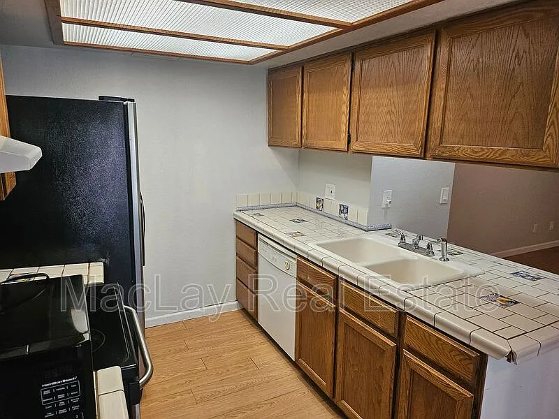 2 bed, 2.0 bath, 879 sqft, $1,195 — Photo 4