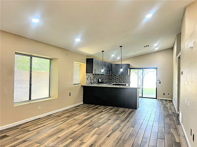 43401 Alep St — Photo 12