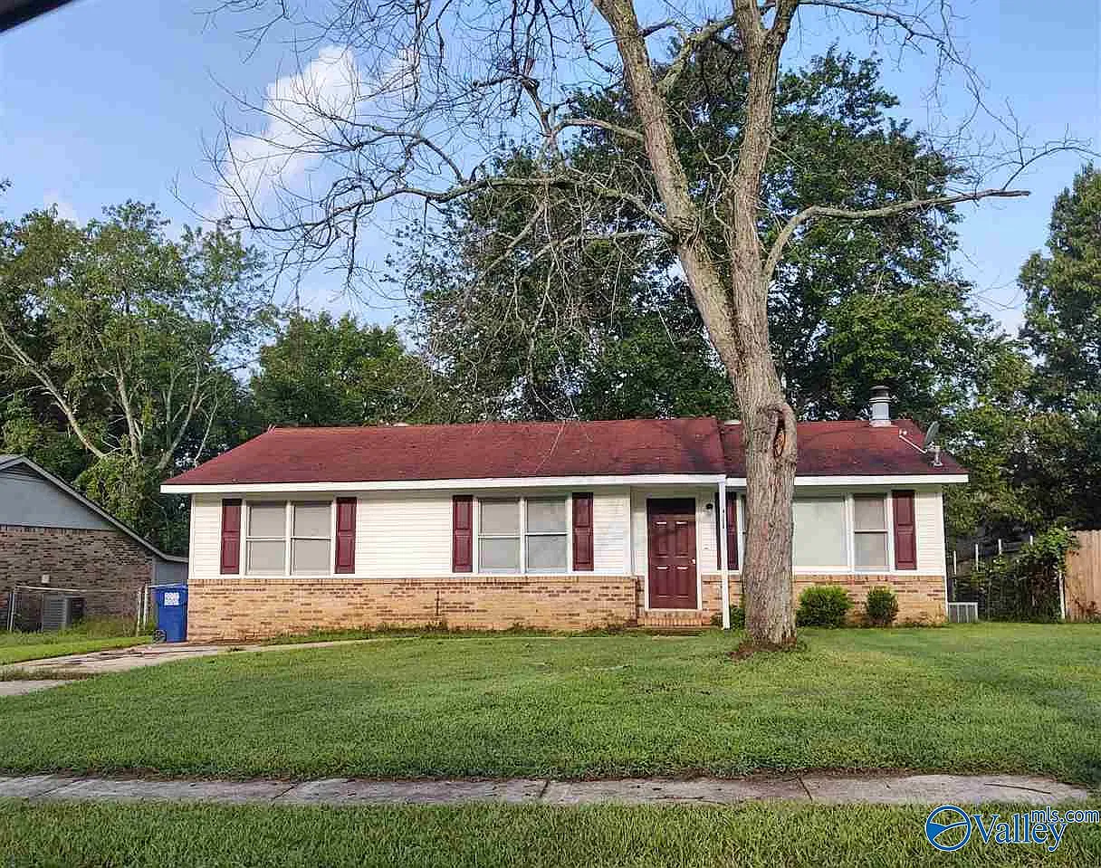 3 bed, 1.5 bath, 1250 sqft, $1,300 — Photo 1