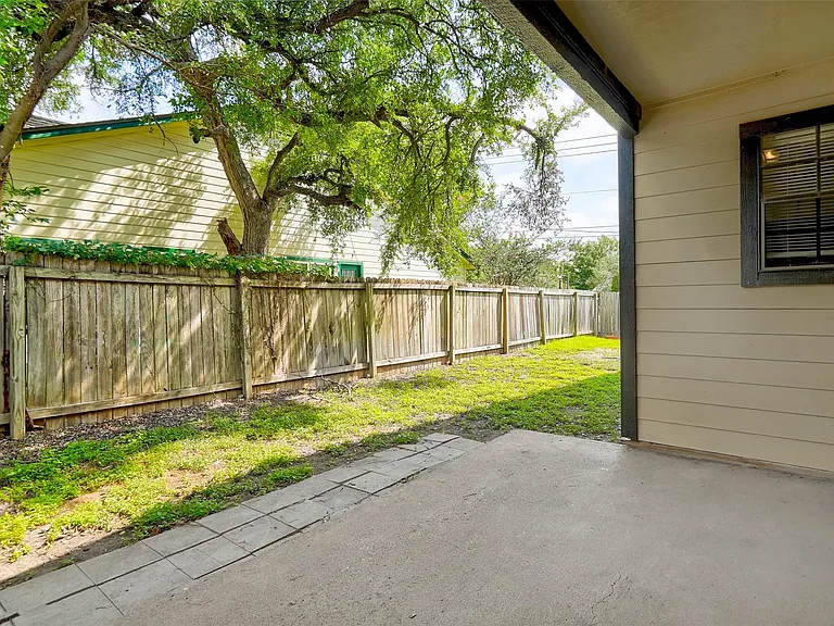 8704 Clearbrook Trl #A — Photo 26