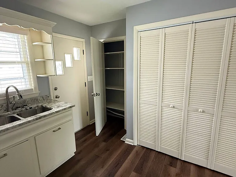 108 S Lewis Ct #B — Photo 3