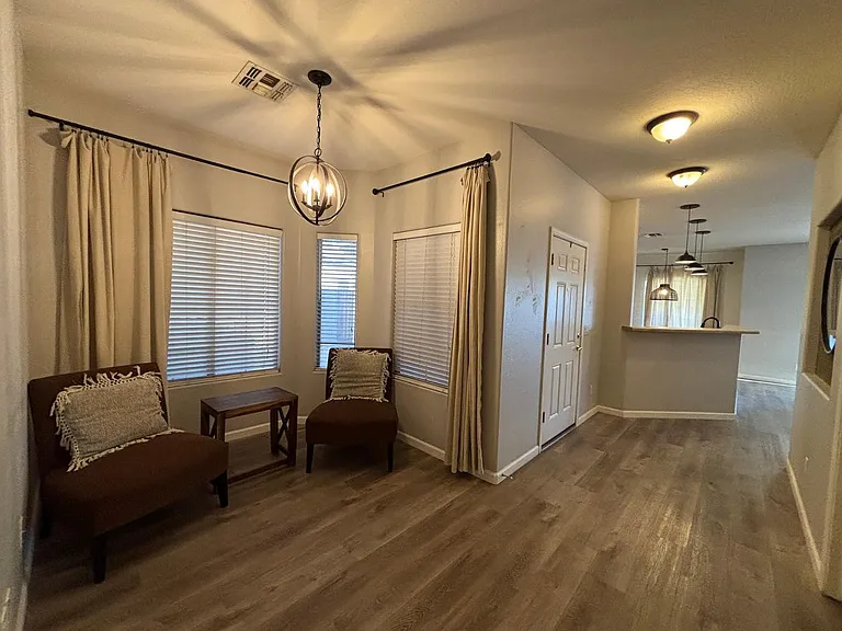 948 E Savannah Dr — Photo 16
