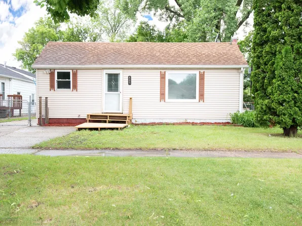 405 18th St N, Moorhead, MN 56560
