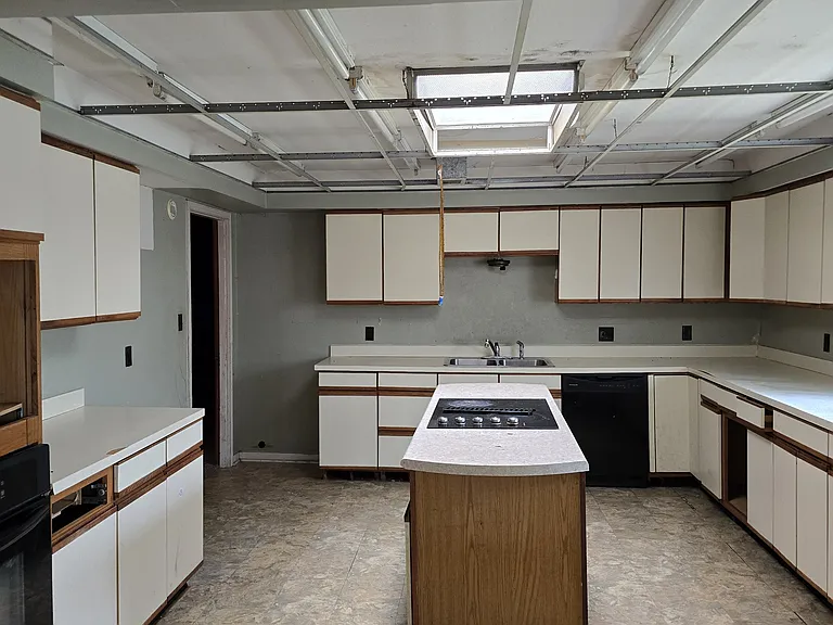 3210 Rosewood Dr — Photo 3