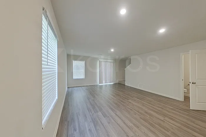 3 bed, 2.5 bath, 1648 sqft, $1,675 — Photo 2