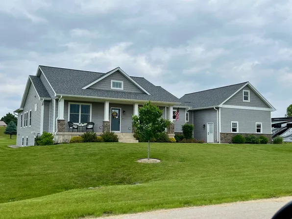 10282 E Clara Ave, Rochelle, IL 61068