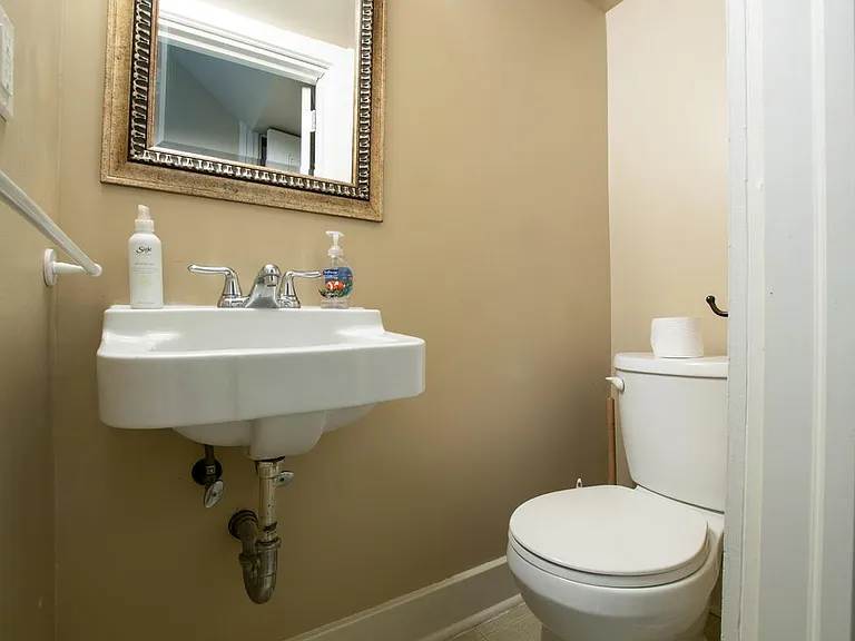 300 Frontenac St #5 — Photo 8