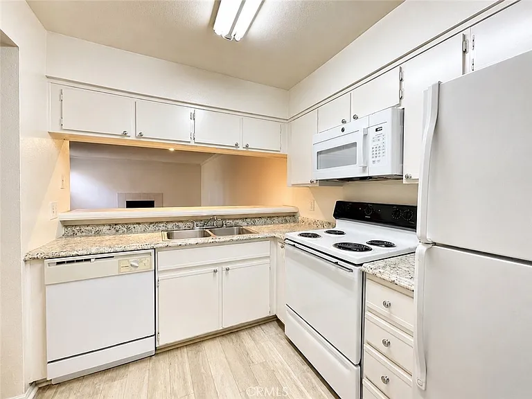 10655 Lemon Ave #202 — Photo 6