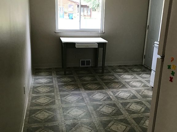 5th image of 1562 Linden St