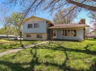 1322 Dexter St, Clay Center, KS 67432