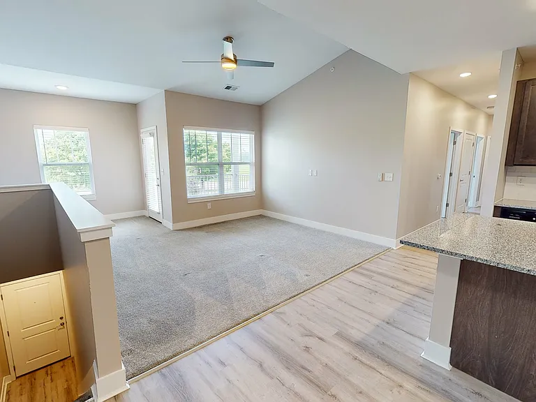 Alexander Pointe Apartments — Photo 44